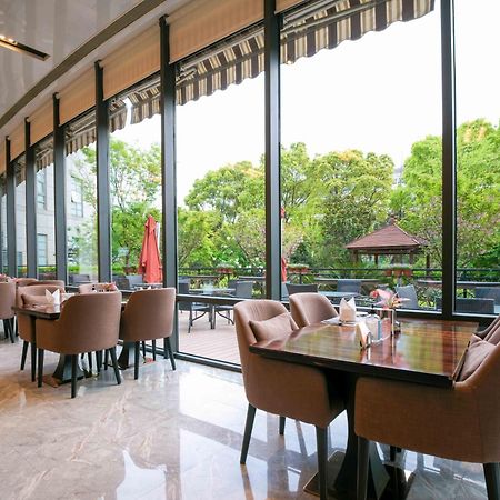 Ramada Plaza Shanghai Pudong Airport - 3 Mins To Pvg Depature Floor & Check Entrance With Hotel Shuttle Екстериор снимка