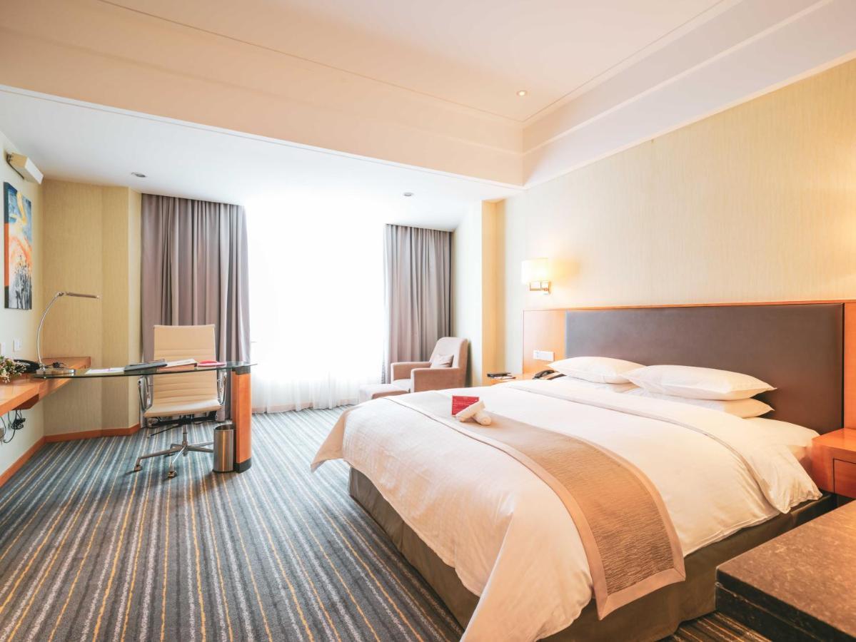 Ramada Plaza Shanghai Pudong Airport - 3 Mins To Pvg Depature Floor & Check Entrance With Hotel Shuttle Екстериор снимка