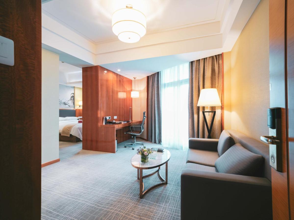 Ramada Plaza Shanghai Pudong Airport - 3 Mins To Pvg Depature Floor & Check Entrance With Hotel Shuttle Екстериор снимка