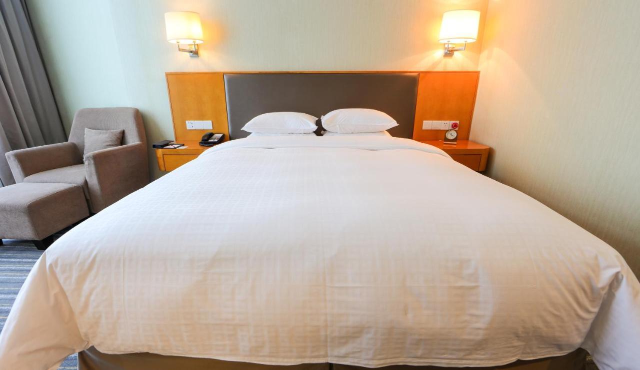Ramada Plaza Shanghai Pudong Airport - 3 Mins To Pvg Depature Floor & Check Entrance With Hotel Shuttle Екстериор снимка