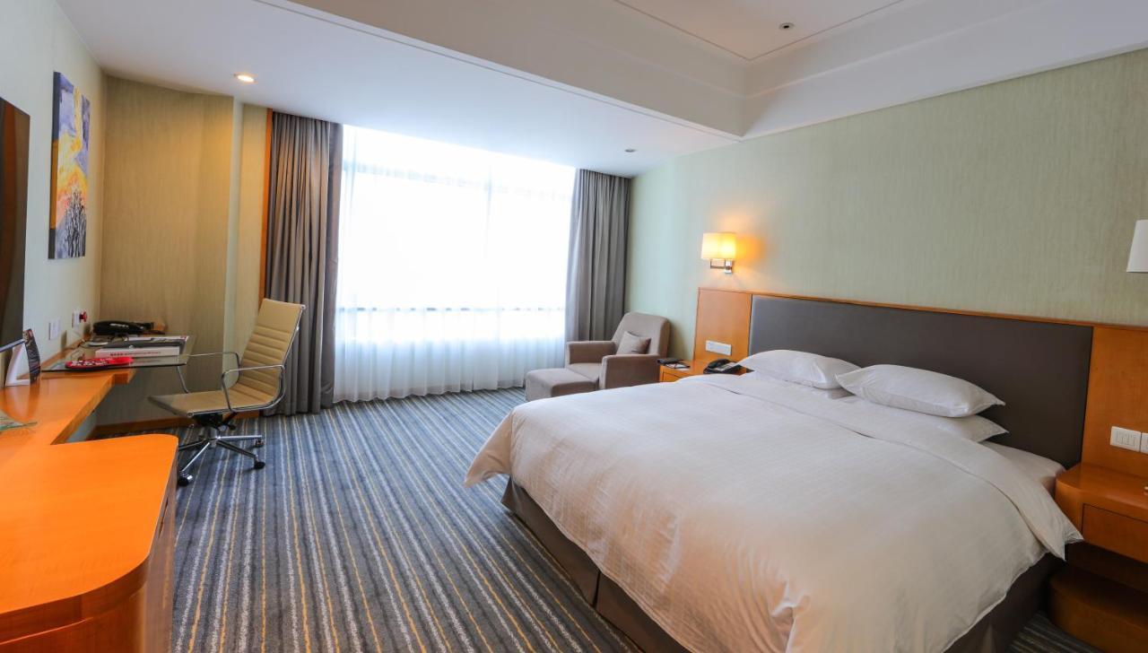 Ramada Plaza Shanghai Pudong Airport - 3 Mins To Pvg Depature Floor & Check Entrance With Hotel Shuttle Екстериор снимка