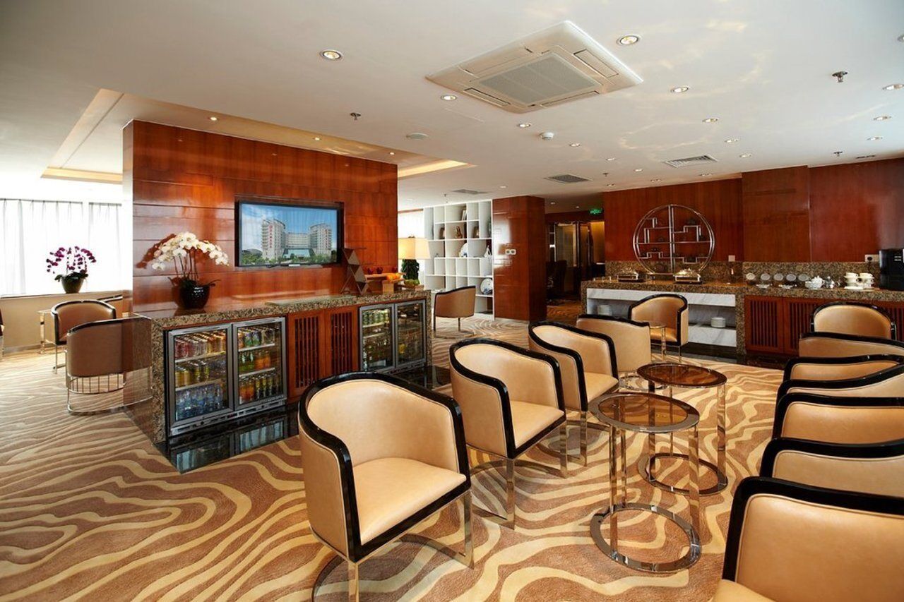 Ramada Plaza Shanghai Pudong Airport - 3 Mins To Pvg Depature Floor & Check Entrance With Hotel Shuttle Екстериор снимка